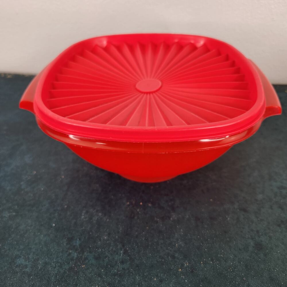 Tupperware Servalier Starburst Dark Pink Square Bowl 1.9 L #836-3 with 837-4 lid